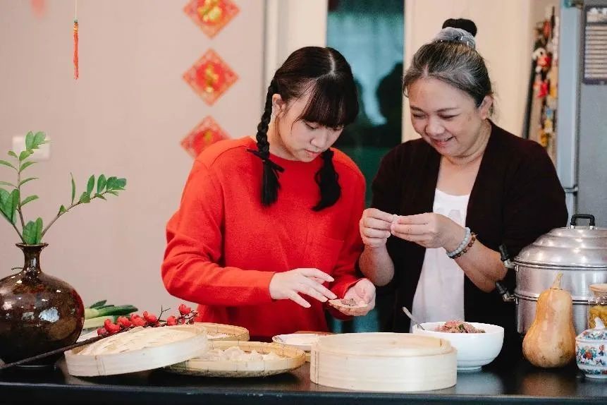 老人生病，要女儿伺候，还是儿媳伺候？现实跟你想得不一样-文文8客