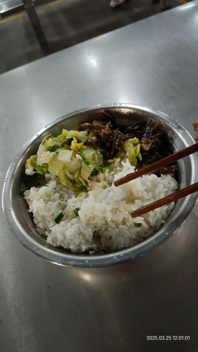 每天，再累多累，吃这样的饭菜，呆着一囗气上班-神人佛-文文8客