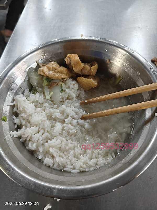 今天星期日上班，中午吃的饭-神人佛-文文8客