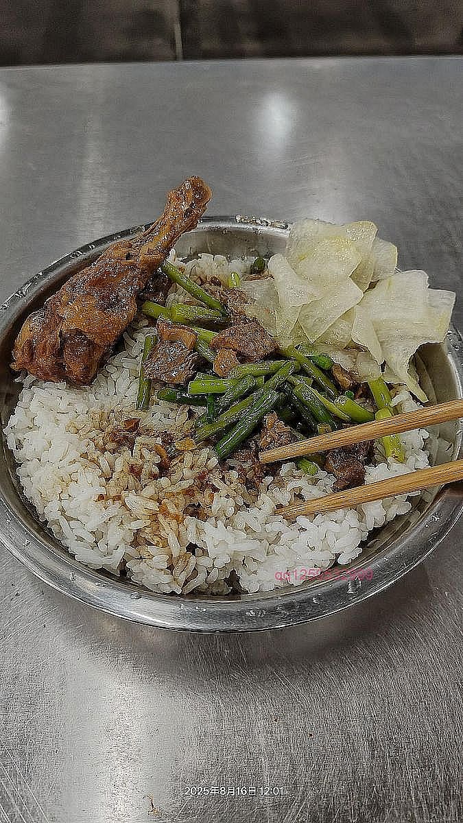 今中午的饭有肉吃的饱饱的-神人佛-文文8客