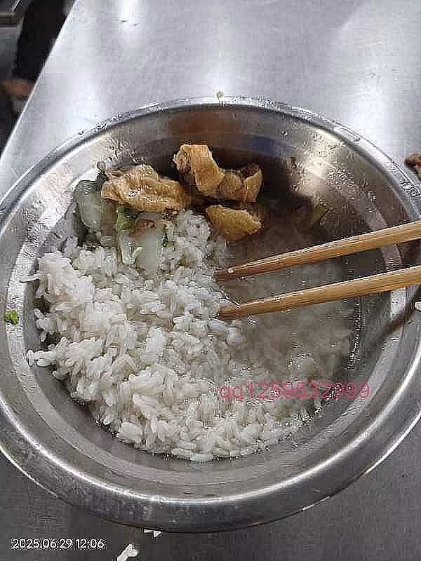 今天星期日上班，中午吃的饭-神人佛-文文8客